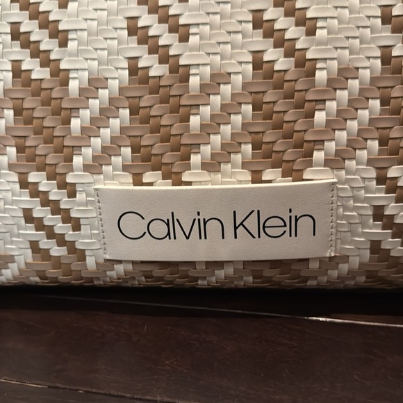 Calvin Klein Brown and White Woven Tote Bag NWT - Picture 2 of 16